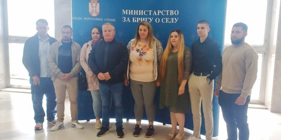 Briga o selu, ali stvarno! Sedam porodica mladih bračnih parova imalo veliki razlog za slavlje!