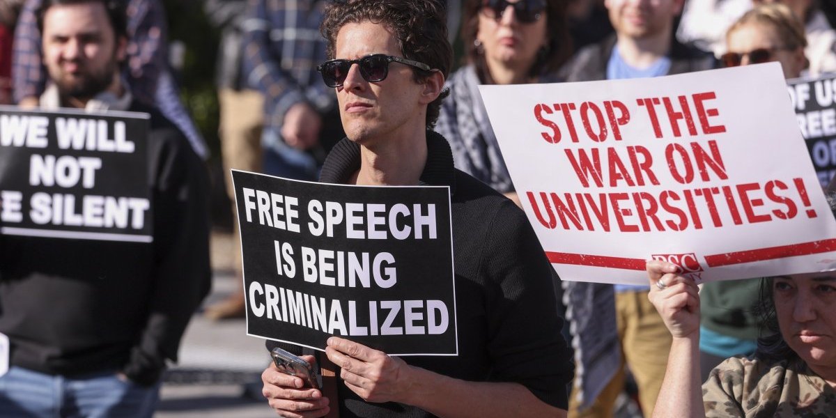 Trampov potez razbesneo američku javnost: Odraziće se i na srpske studente, u igru su milijarde dolara