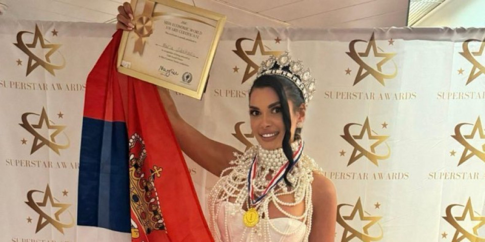 Zavijorila se srpska zastava usred Kana: Marija Čitaković oduvala sve svojom lepotom (FOTO)