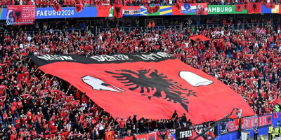 Fudbalski savez Albanije je kažnjen novčanim iznosom između 20.000 i 26.500 švajcarskih franaka zbog diskriminatornog ponašanja navijača.