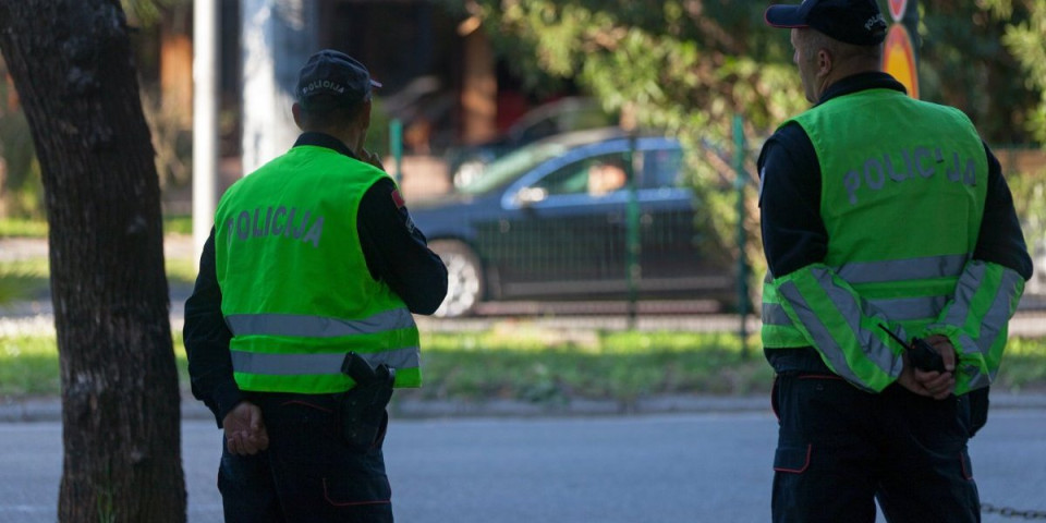 Policija upala u kafić i pronašla drogu: Racija u Budvi