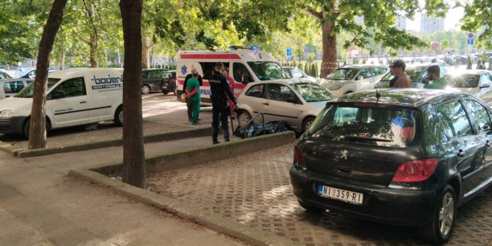 Čovek preminuo na ulici: "Čuli smo tresak, a onda smo ga videli na leđima" (FOTO)