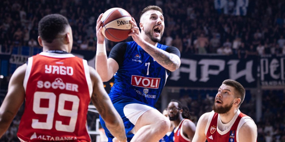 Uhvatila ga kamera: Bivši igrač Partizana slavi sa "varvarima" istorijski debakl Zvezde