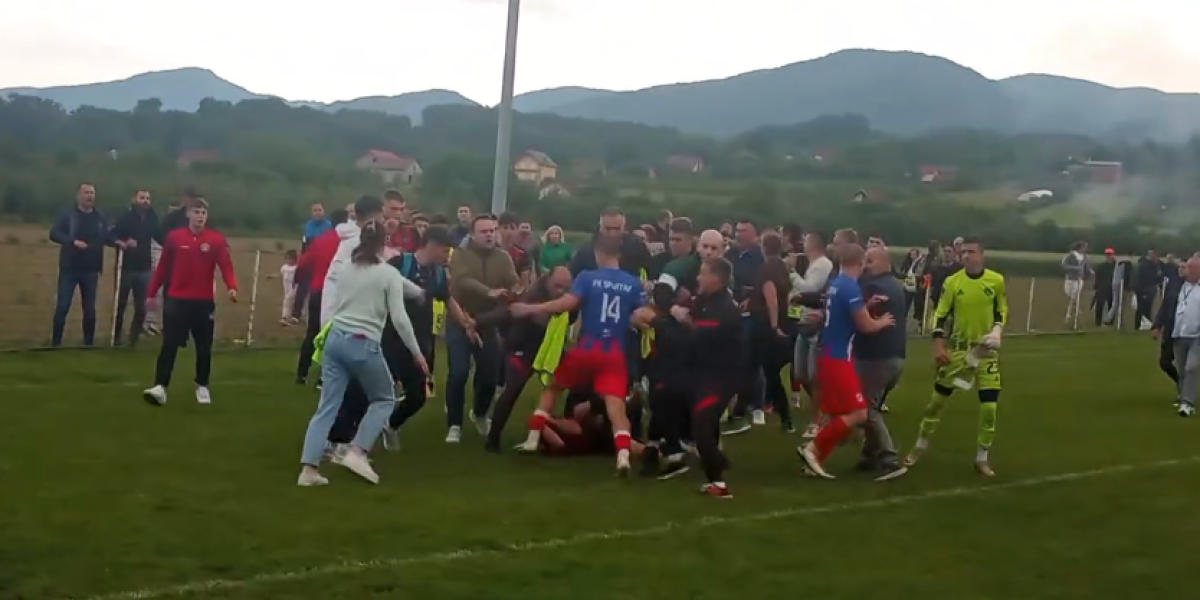 Nezapamćena makljaža u Srbiji, letele pesnice na sve strane, nije se znalo ko koga udara (VIDEO)