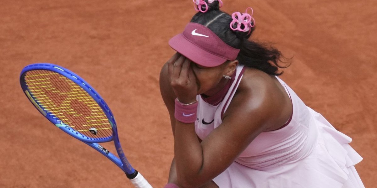 Teniserka se raspala posle kraha u Parizu, zaplakala i pobegla (VIDEO)