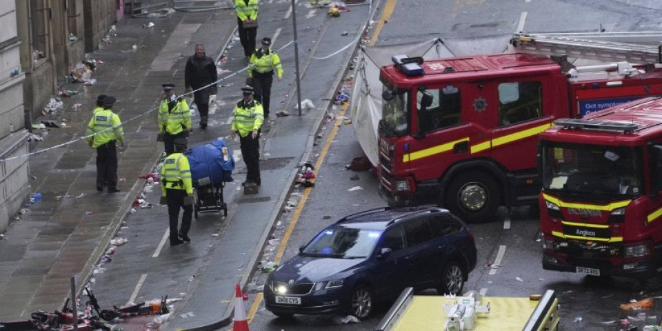 Uznemirujuće - Pojavio se novi zastrašujući snimak, nemilosrdno gazio ljude automobilom