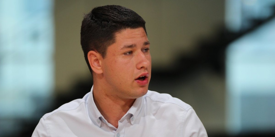 Fašisti otišli korak dalje: Dele sliku porodice Miloša Pavlovića (FOTO)