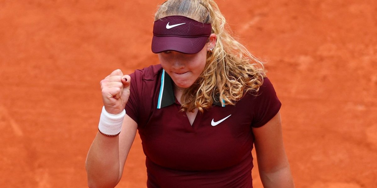 Au ljudi, kakvo demoliranje: Rolan Garos bruji o ovom meču, a Mira... Ona je kao grom