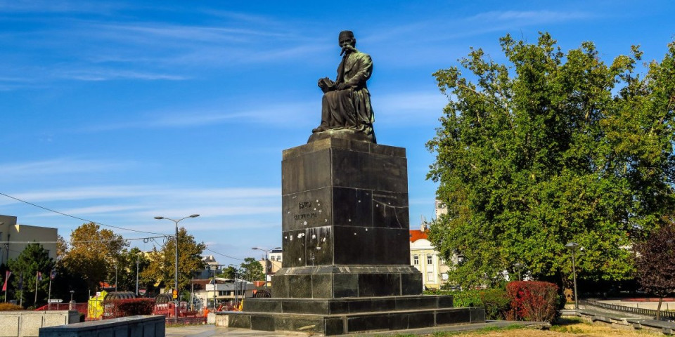 Spomenik Vuku Karadžiću uopšte nije trebao da stoji tu: Beograđani u šoku - Evo gde je planirano da bude postavljen