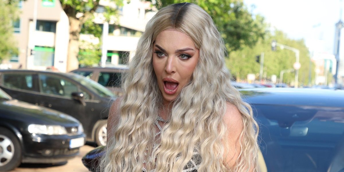 Haos u frizerskom salonu - Starleta u alkoholisanom stanju napala devojku