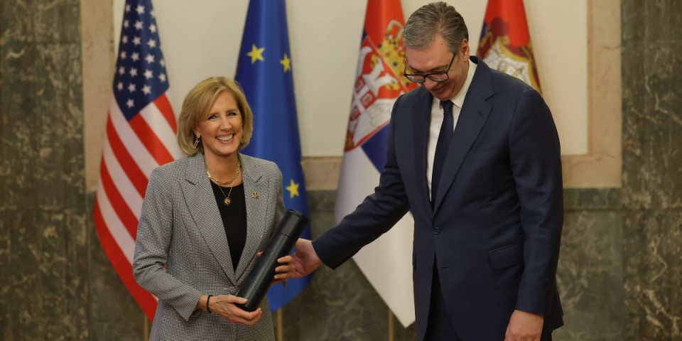 Vučić odlikovao Klaudiju Teni: Predsednik uručio Orden srpske zastave prvog stepena - Osećajte se kao u svojoj kući (FOTO/VIDEO)