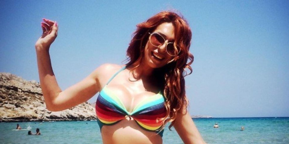 Pevačica Nataša Maza danas grmi u bikiniju, a ovako je izgledala pre promene pola (FOTO)