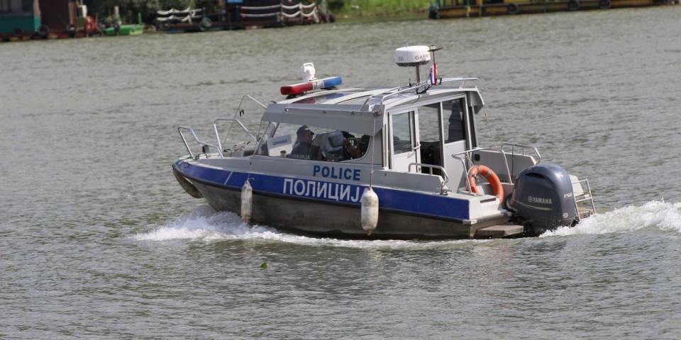 Drama na Savi: Telo muškarca zakačeno za splav, sumnja se da je u pitanju nestala osoba