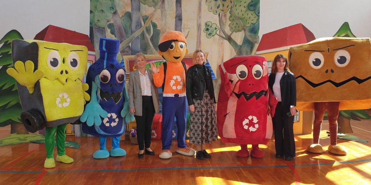 "Čistoćini" Reciklosaurusi recikliraju sa voždovačkim osnovcima