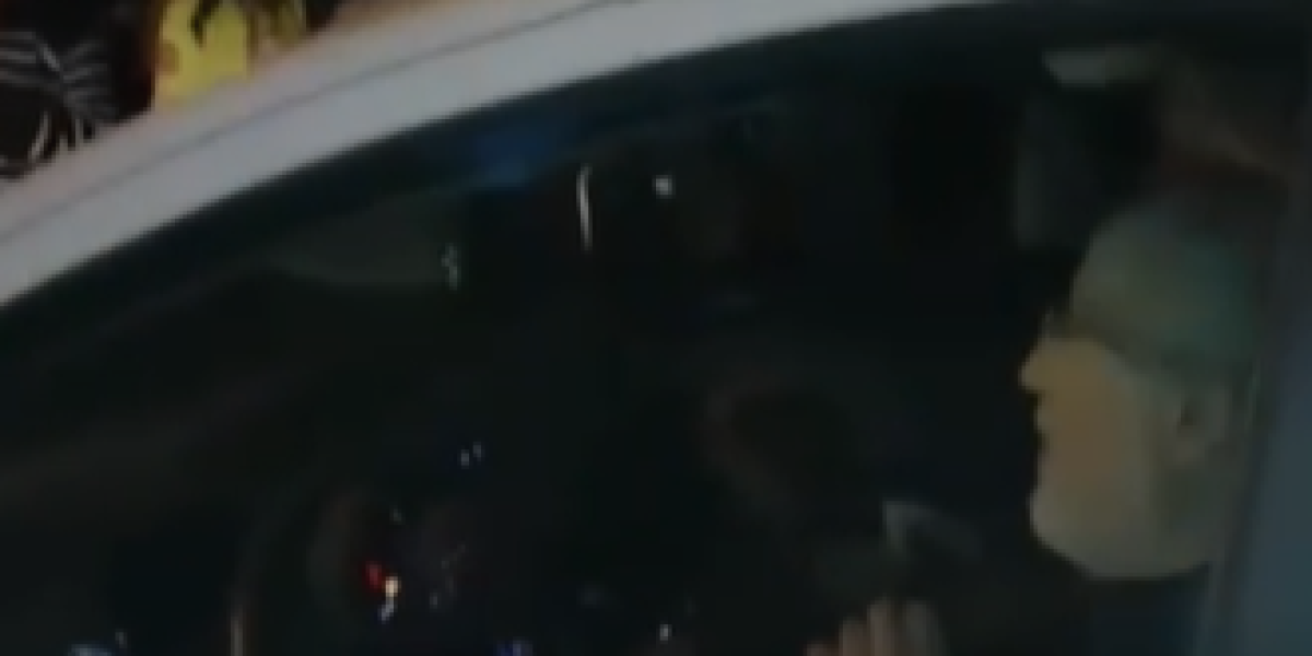 Novi snimak napada na dekana Bogoslovskog fakulteta! Blokaderi ga na najstrašniji način vređali (VIDEO)