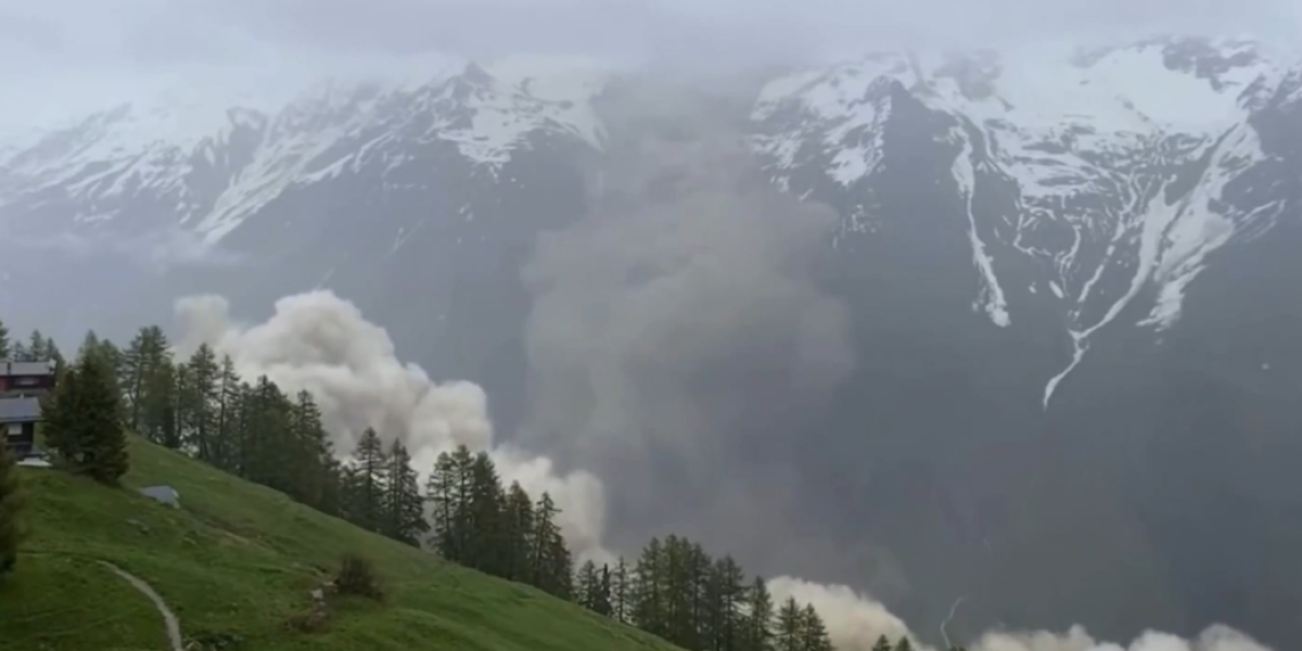 Horor u Švajcarskoj: U nekoliko sekundi izbrisano celo selo sa lica Zemlje! Pogledajte kako se obrušio glečer (VIDEO)