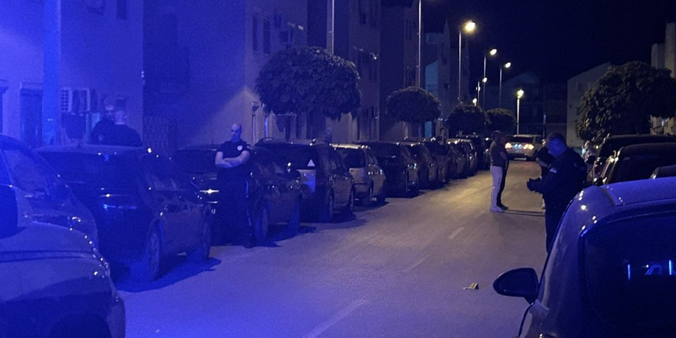 Uznemirujuće scene u Novom Sadu: Muškarac sebi pucao u glavu, telo u lokvi krvi (FOTO/VIDEO)