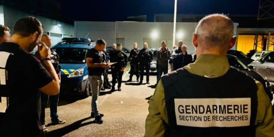 Srbin "pao" sa Francuzima: Zaplenjeni automobili, veća količina novca...