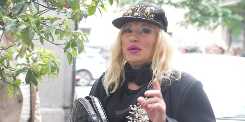 "Uneo je pečeno pile u avion, a mi leteli prvom klasom": Urnebesna priča Nade Topčagić