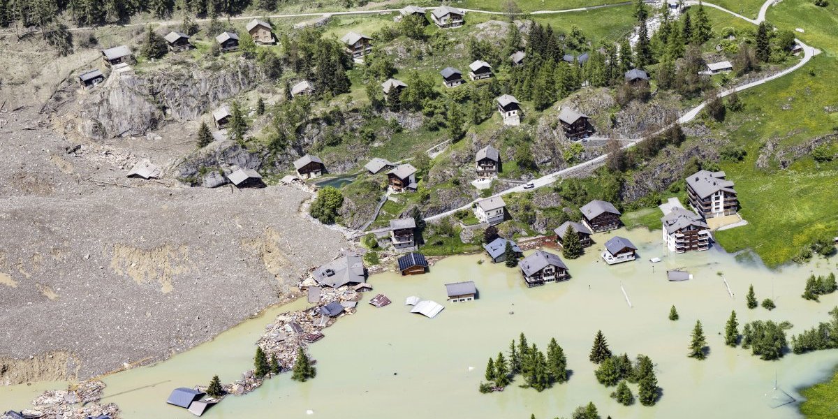 Strava i užas: Pogledajte kako izgleda švajcarsko selo koje je sravnio glečer (FOTO GALERIJA/VIDEO)