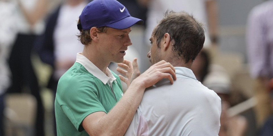 Neslavan kraj velike karijere: Siner deklasirao Gaskea i poslao ga u penziju