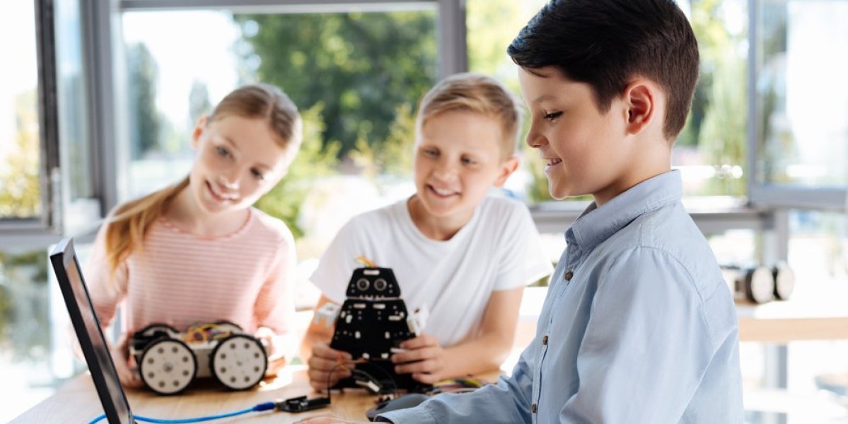 Jedna zemlja podstiče upotrebu telefona i veštačke inteligencije u školama