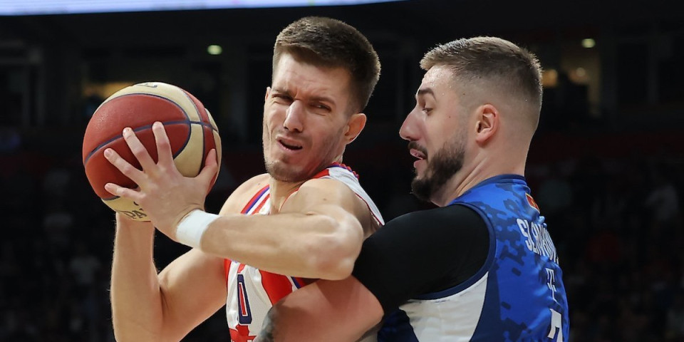 (VIDEO) Petrušev se zaleteo na sudiju, jedva ga zaustavili: Prekid na meču Zvezda - Budućnost