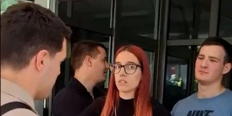 Jedva dočekala da se pohvali svojim divljaštvom: Ovo je blokaderka koja je Balaću zabranila ulaz na FTN (FOTO)