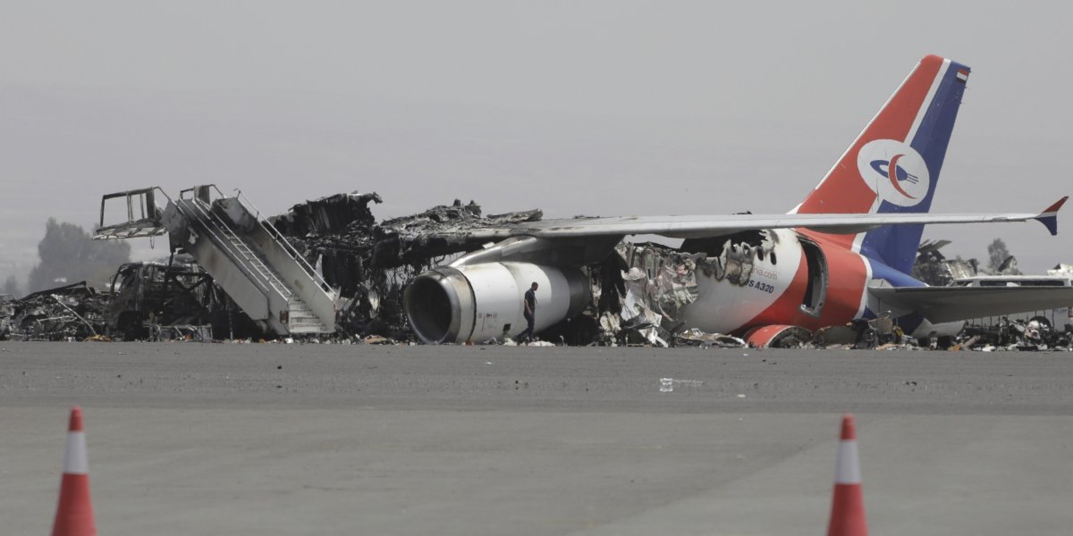 Brutalna osveta Izraela: Digli avion u vazduh, putnici panično beže iz letelice nekoliko sekundi pre udara (VIDEO)