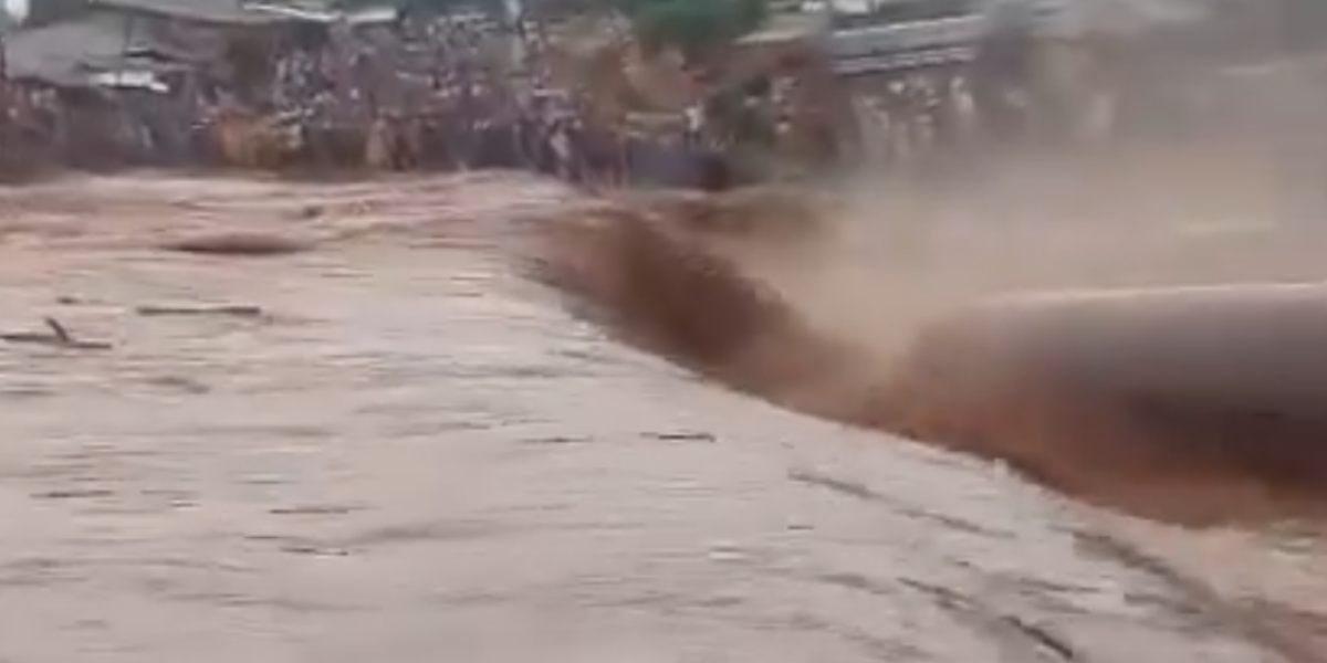 Apokaliptične scene u u Nigeriji: Stravične poplave usmrtile namanje 88 osoba, pukla brana, bujica nosi sve pred sobom (VIDEO)