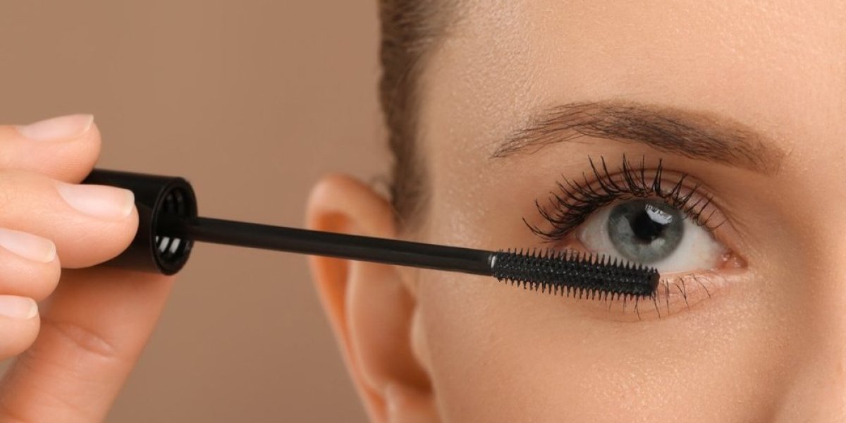 Sprečite razmazivanje maskare - Šminkerka otkrila trikove sa kojima više nikad nećete izgledati neuredno