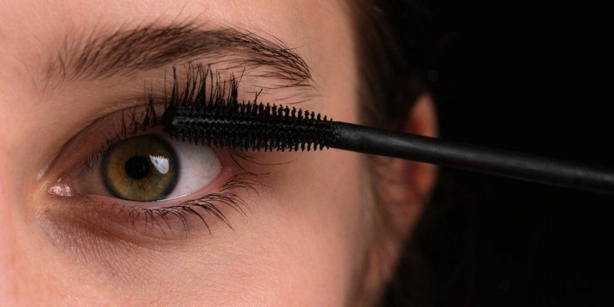 Boja maskare koja će obeležiti leto 2025: Za pogled koji osvaja u momentu (FOTO)