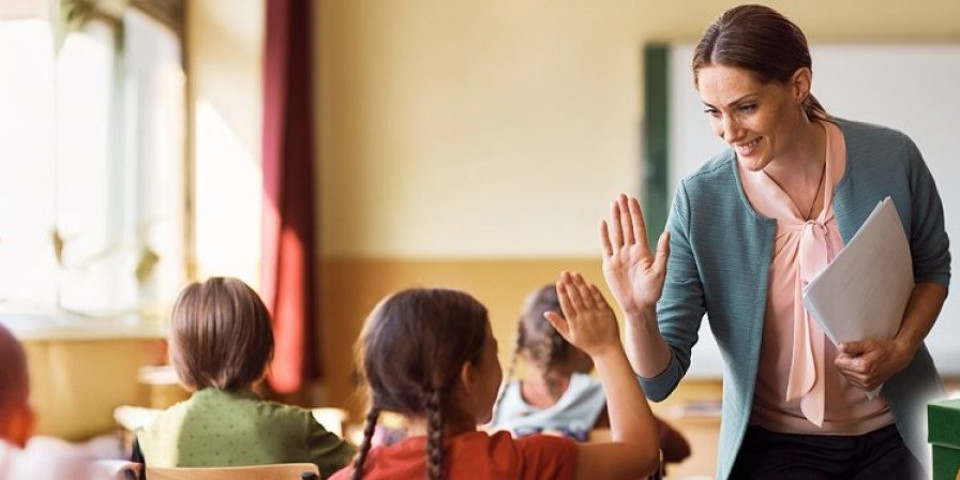 Istorijska odluka države: Nacionalni udžbenici stižu u škole! Vraćaju se u ruke Zavoda za udžbenike, a ovo su pozitivni uticaji koje će imati na đake