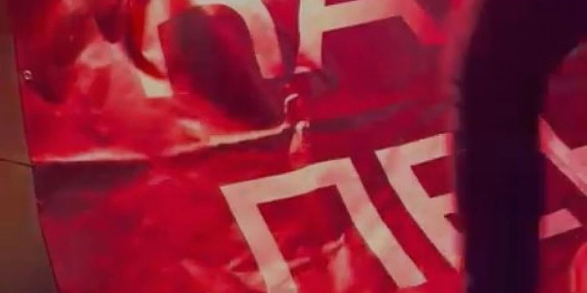 Blokaderi okačili zastavu na Pravni fakultet, Ćaci ih ubili u pojam: Pobeda vam trajala kraće od jogurta na akciji (VIDEO)