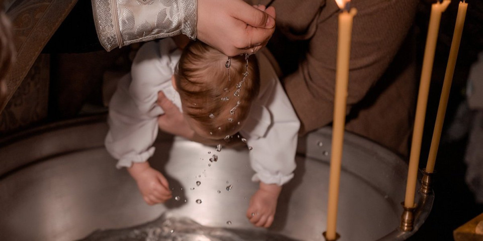 Srbija u šoku: Zbog vrele noći sa majkom odbio kumstvo (ANKETA)