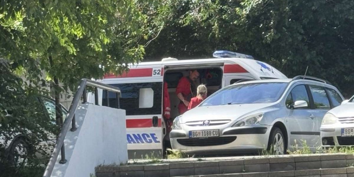 Policija i hitna pomoć na terenu 