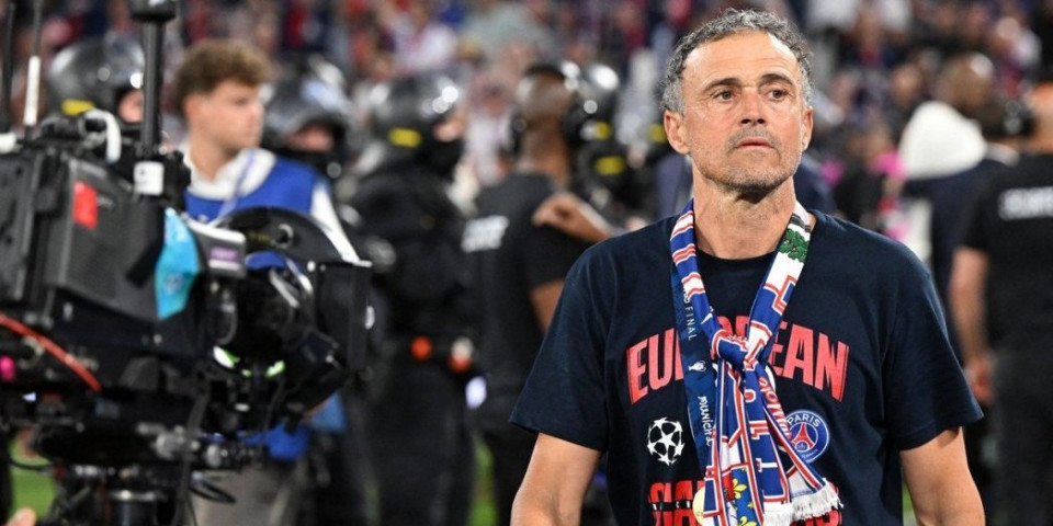 Pogodili ga direktno u srce! Navijači PSŽ rasplakali trenera Enrikea: Ovo je samo za njegovu preminulu ćerkicu (FOTO)