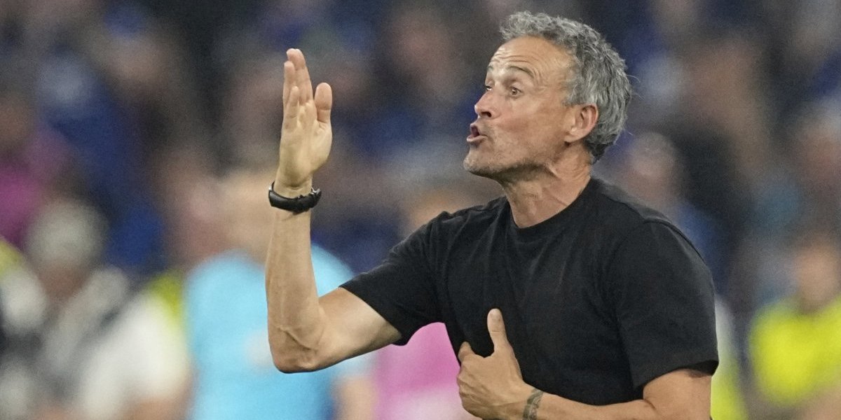 Enrike brutalno opleo po Amerikancima: Daleko ste od Evrope, lopta je kao zec...