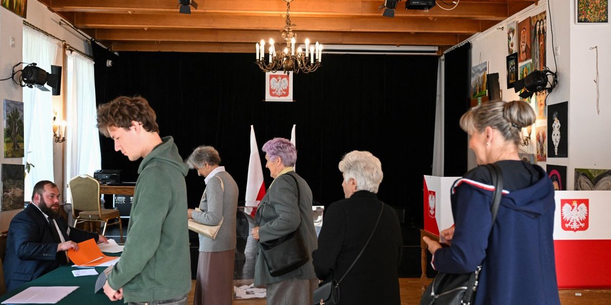 Poljska danas bira predsednika: Gradonačelnik Varšave i opozicioni kandidat u tesnoj trci - ovo su njihove političke agende