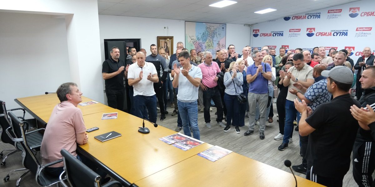 "Politika Aleksandra Vučića je garant da će Srbija biti jaka": Oglasio se Glišić nakon sjajnih izbornih rezultata (FOTO)