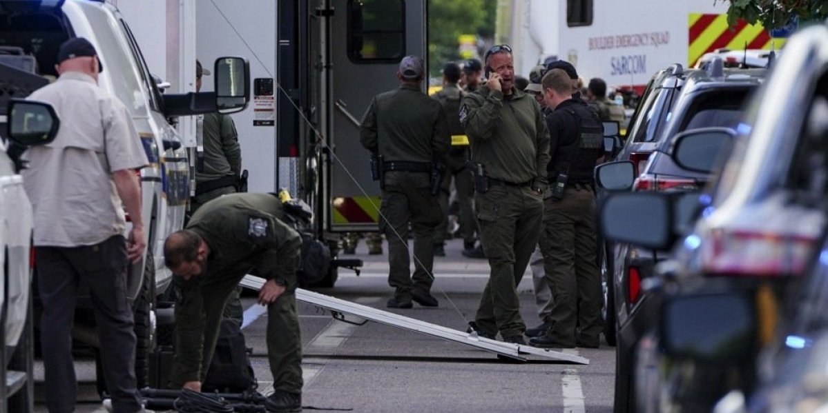 Jezive scene u Americi! Bacačem plamena napao ljude tokom proizraelskog marša, ima povređenih, haos u Koloradu (FOTO, VIDEO)