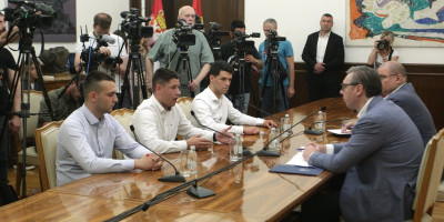 Predsednik Republike Srbije Aleksandar Vučić primio je danas u zgradi Predsedništva na Andrićevom vencu delegaciju studenata koji žele da uče.