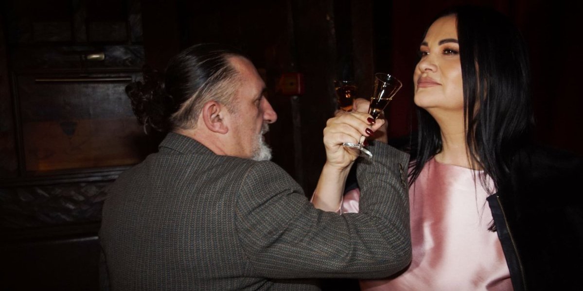 Kad se spoje kafana i karijera: Jana i Kudra zapevali "Dubiozu" i stigli do miliona!