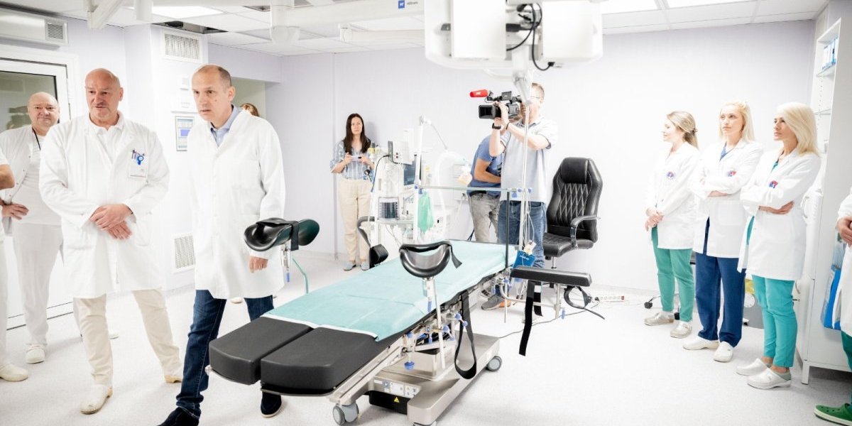 Osoblje Opšte bolnice u Požarevcu sa ministrom zdravlja 