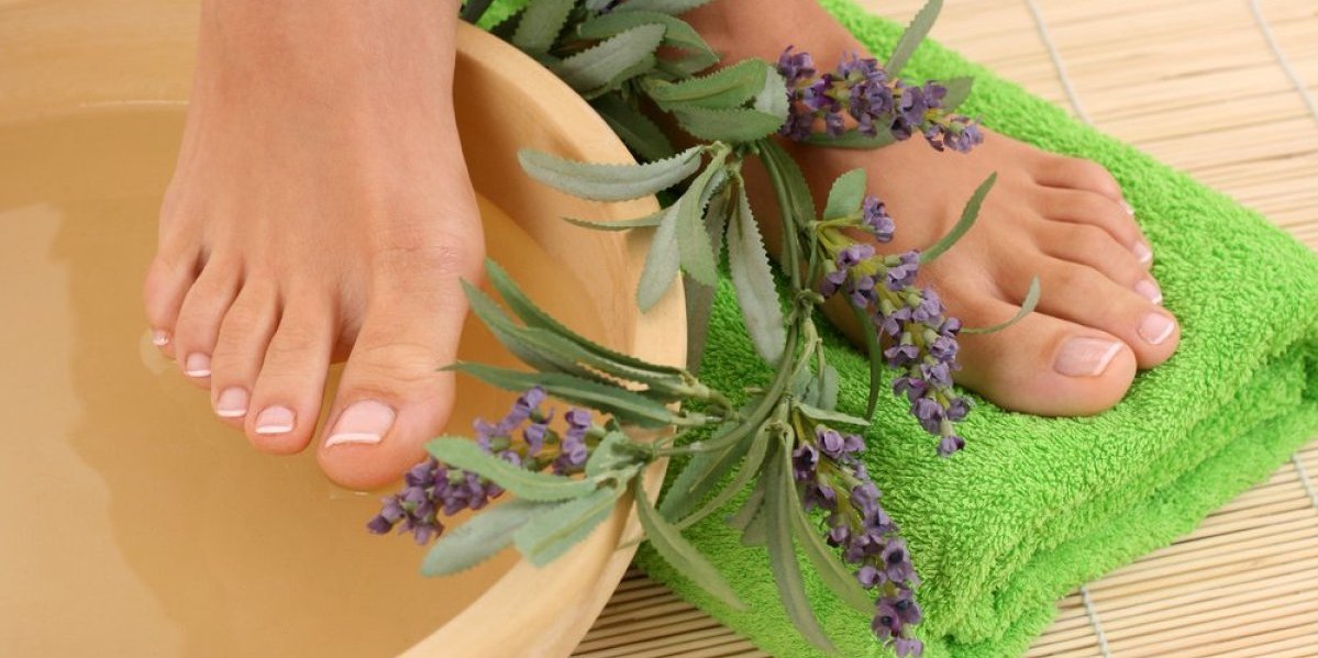 Nema iskrzalih i suvih peta: Kozmetičarka otkriva domaće recepte za negu stopala na moru