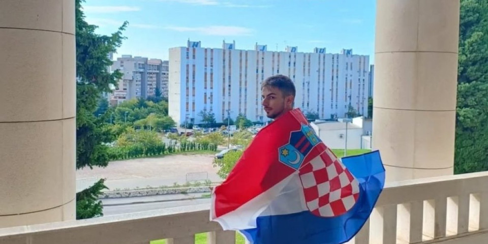 Student sa šahovnicom na ramenima hoće radikalizaciju blokada: Sastajao se sa Piculom - nagovara na sukobe sa policijom