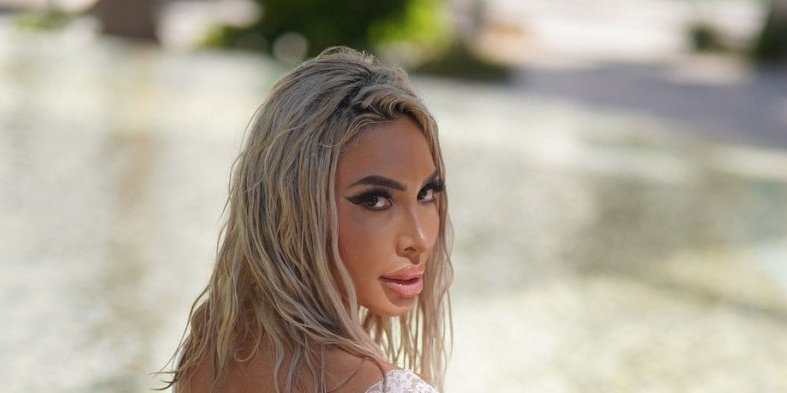 Pokazala džinovsku zadnjicu u čipkastom donjem vešu - Rijaliti zvezda raspametila muškarce (FOTO)