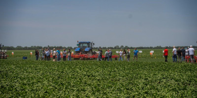 Predstavnici kompanije sa poljoprivrednim proizvođačima razgovarali o značaju i uticaju klimatskih promena.