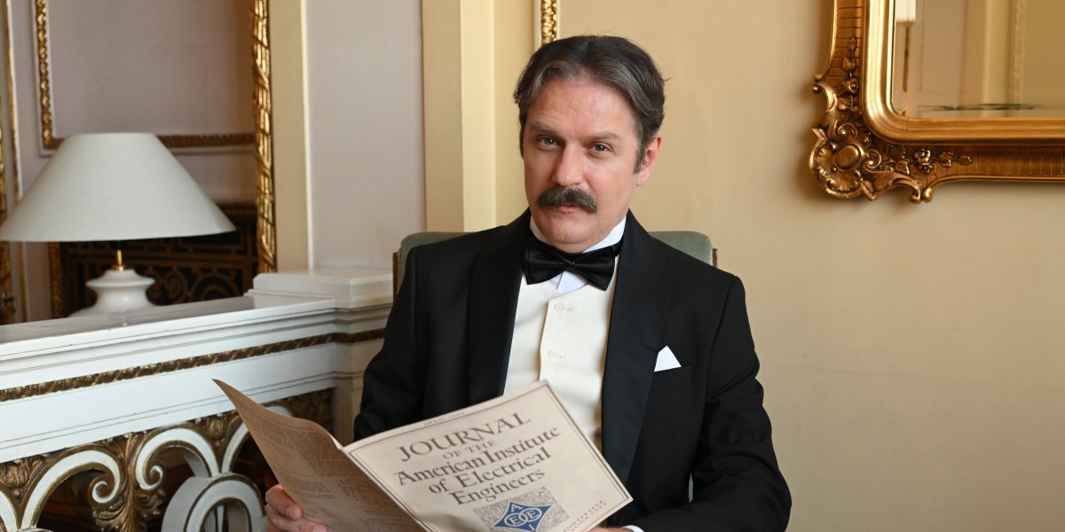 "Uvek sam želeo da provociram publiku i sebe": Dragan Mićanović o ulozi života u seriji o Mihajlu Pupinu