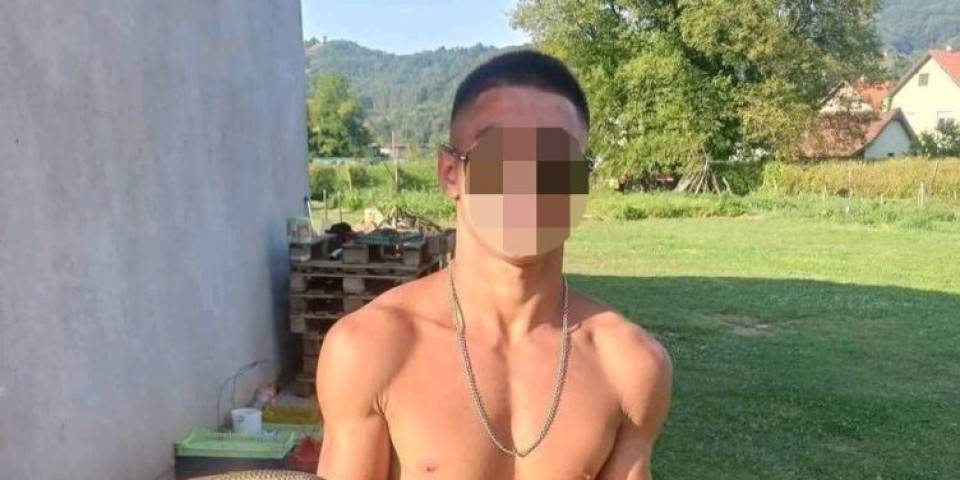 Najmiliji se opraštaju od stradalog tinejdžera: Mopedom sleteo sa puta